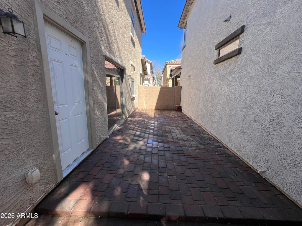 Image 14 of property listing at 637 S Buena Vista Avenue, Gilbert, AZ 85296