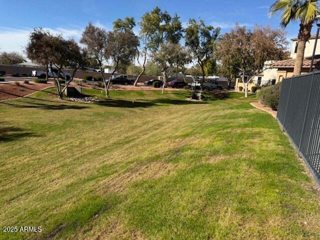 Image 16 of property listing at 637 S Buena Vista Avenue, Gilbert, AZ 85296