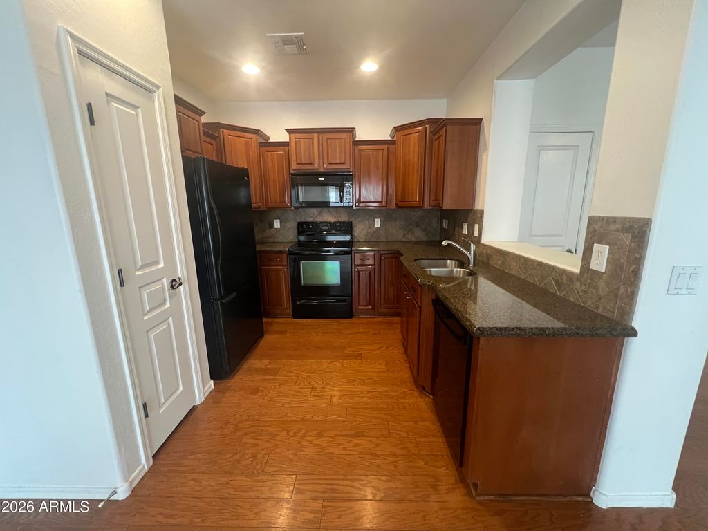 Image 3 of property listing at 637 S Buena Vista Avenue, Gilbert, AZ 85296