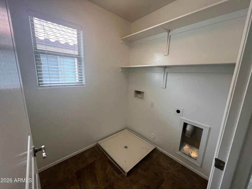 Image 5 of property listing at 637 S Buena Vista Avenue, Gilbert, AZ 85296