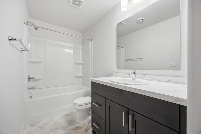 6730 71st Avenue S, Horace, ND 58047