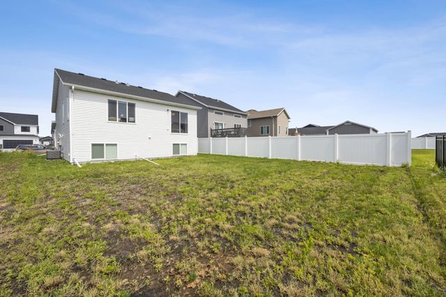 6730 71st Avenue S, Horace, ND 58047