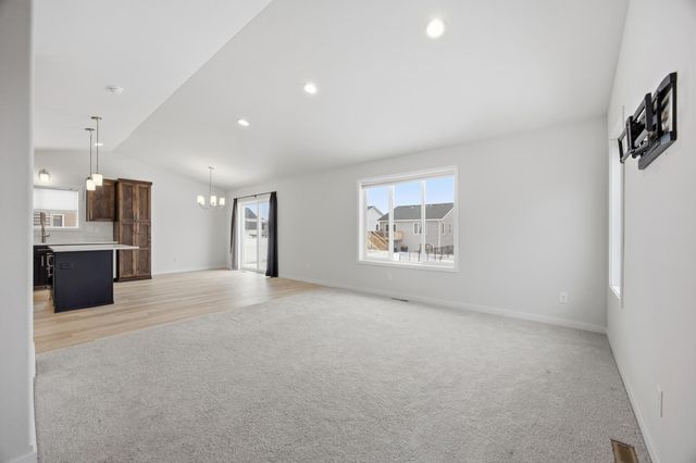 6730 71st Avenue S, Horace, ND 58047