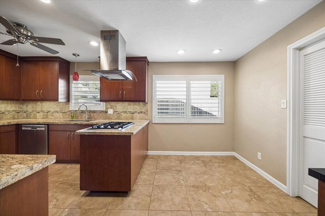 10906 Piping Rock Lane, Houston, TX 77042