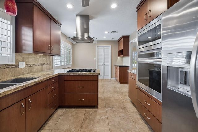 10906 Piping Rock Lane, Houston, TX 77042