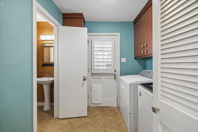 10906 Piping Rock Lane, Houston, TX 77042