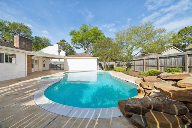 10906 Piping Rock Lane, Houston, TX 77042