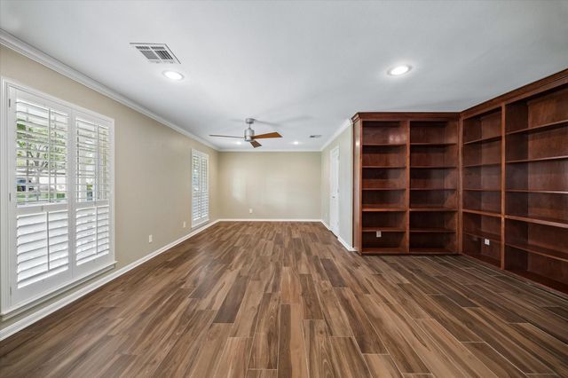 10906 Piping Rock Lane, Houston, TX 77042