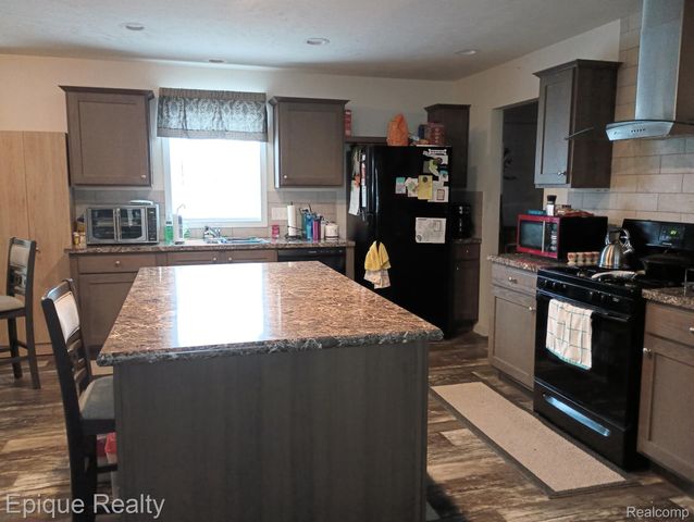 6771 J.R Drive, Kalamazoo Charter Township, MI 49009