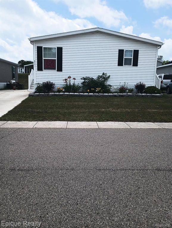 6771 J.R Drive, Kalamazoo Charter Township, MI 49009