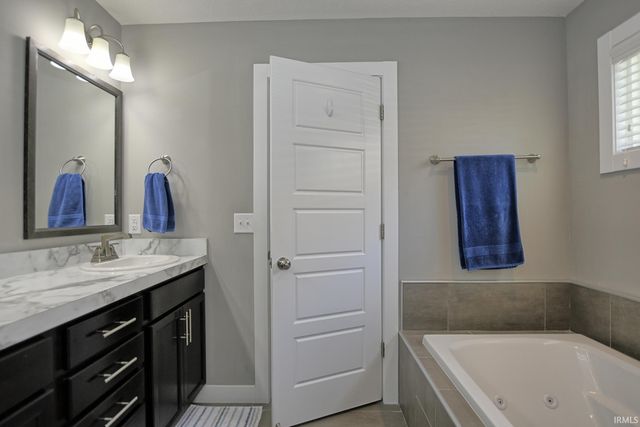 8250 Leland Drive, Evansville, IN 47715