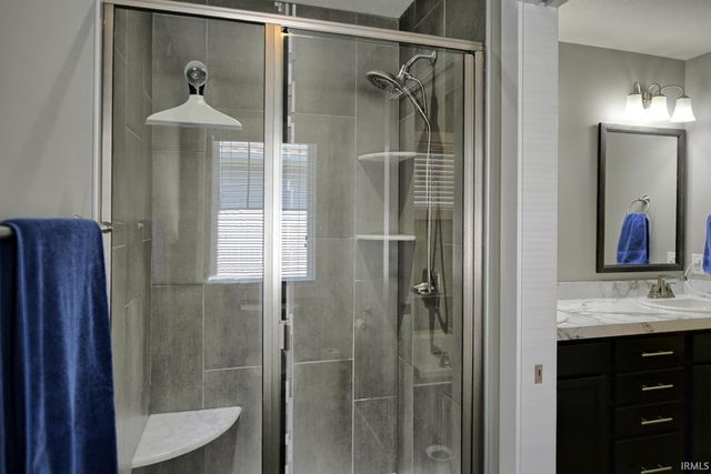 8250 Leland Drive, Evansville, IN 47715