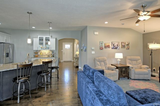 8250 Leland Drive, Evansville, IN 47715