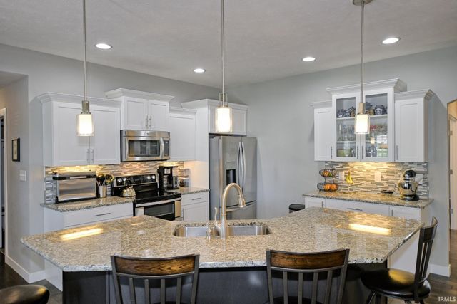 8250 Leland Drive, Evansville, IN 47715