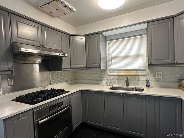 24684 Warner Avenue, Warren, MI 48091