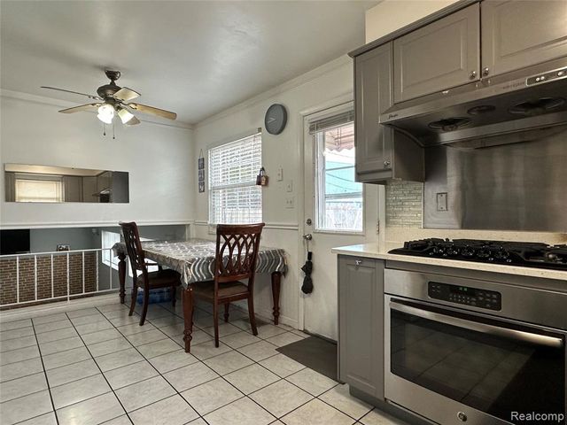 24684 Warner Avenue, Warren, MI 48091