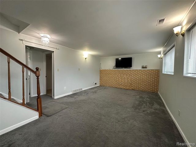 24684 Warner Avenue, Warren, MI 48091