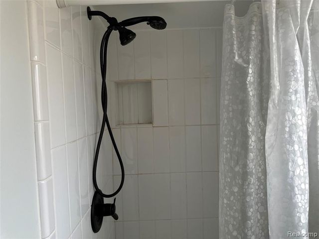 24684 Warner Avenue, Warren, MI 48091