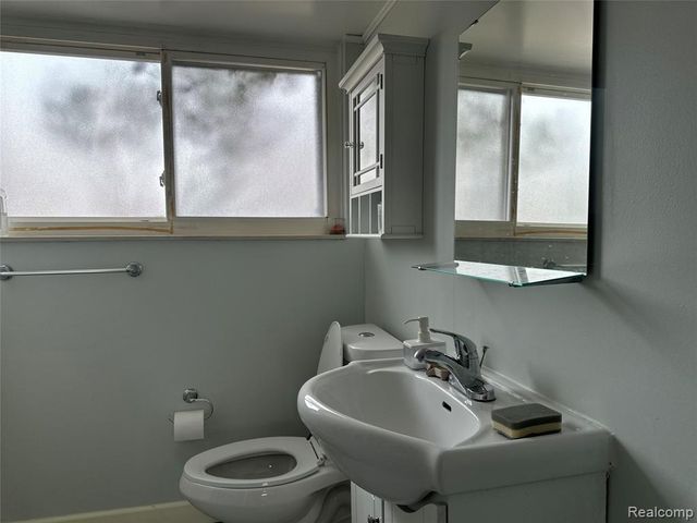 24684 Warner Avenue, Warren, MI 48091