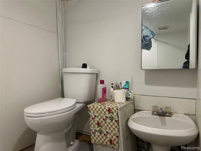 24684 Warner Avenue, Warren, MI 48091