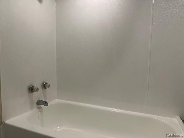 24684 Warner Avenue, Warren, MI 48091