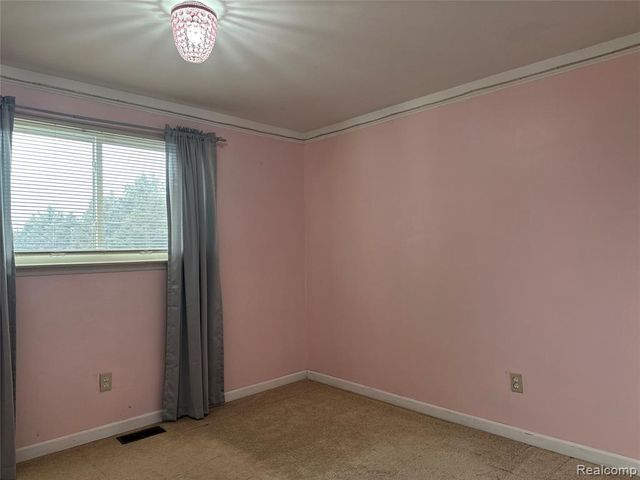 24684 Warner Avenue, Warren, MI 48091