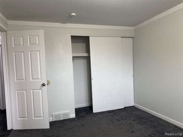 24684 Warner Avenue, Warren, MI 48091