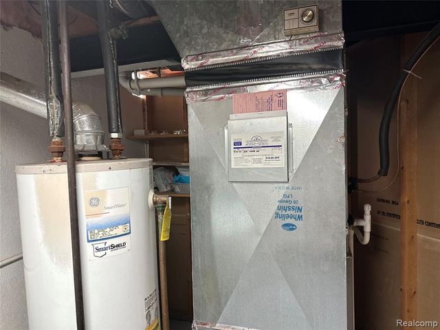 24684 Warner Avenue, Warren, MI 48091