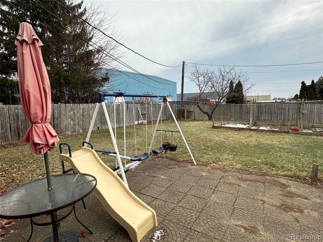 24684 Warner Avenue, Warren, MI 48091