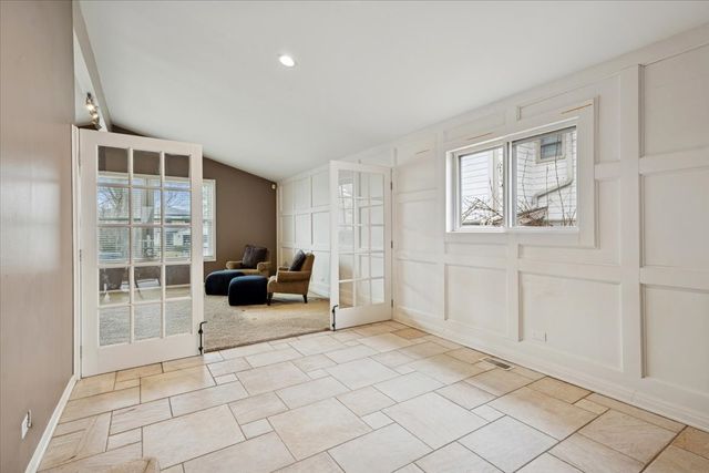 1908 Mccraren Road, Highland Park, IL 60035