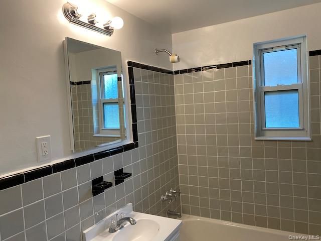 73-03 Little Neck H-1, Glen Oaks, NY 11004
