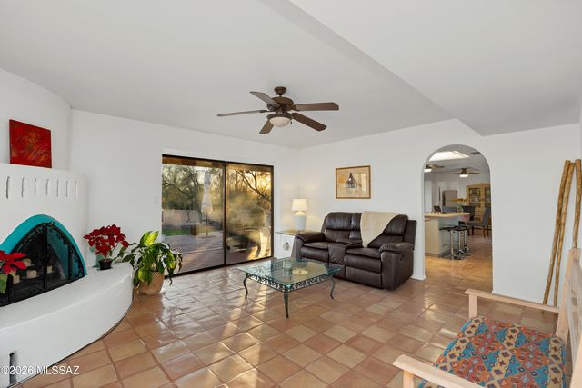 800 E Camino Alberca, Tucson, AZ 85718