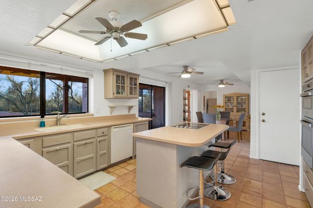 800 E Camino Alberca, Tucson, AZ 85718