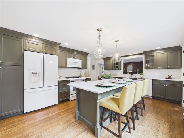 12 Tall Pine Drive, East Greenwich, RI 02818