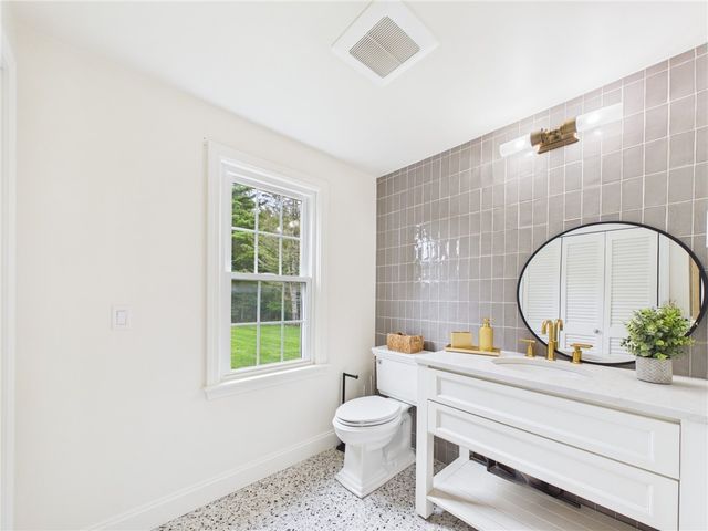 12 Tall Pine Drive, East Greenwich, RI 02818