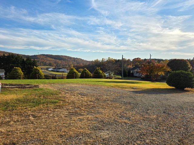 85 Chestnut Meadows DR, Martinsville, VA 24112