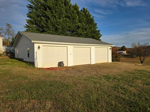 85 Chestnut Meadows DR, Martinsville, VA 24112