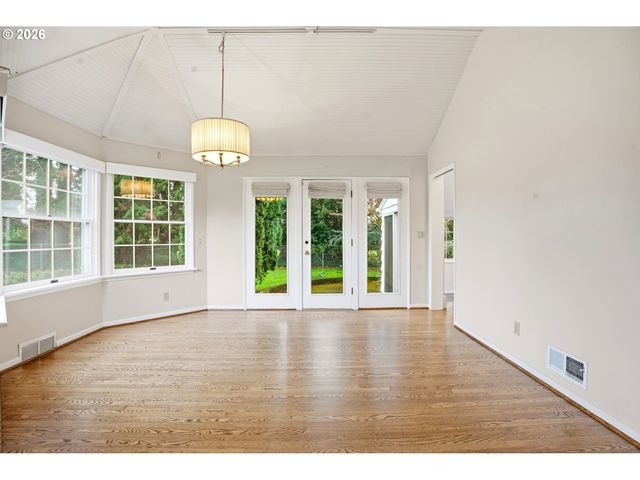 300 S DEVINE Rd, Vancouver, WA 98661