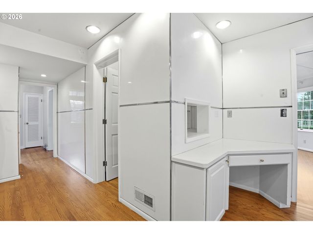 300 S DEVINE Rd, Vancouver, WA 98661