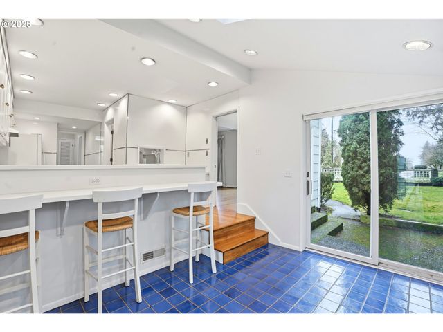 300 S DEVINE Rd, Vancouver, WA 98661