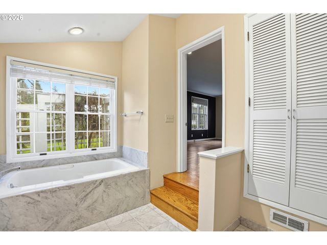 300 S DEVINE Rd, Vancouver, WA 98661