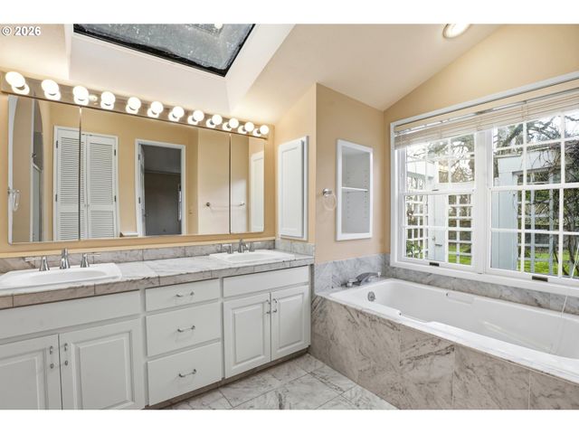 300 S DEVINE Rd, Vancouver, WA 98661