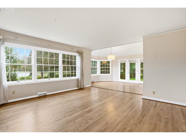 300 S DEVINE Rd, Vancouver, WA 98661