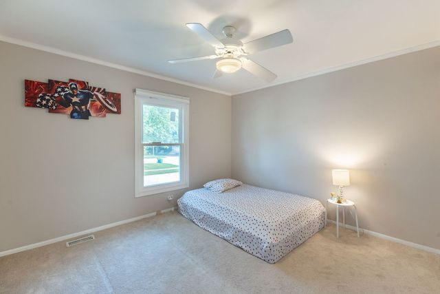 520 Highland Grove Drive, Buffalo Grove, IL 60089