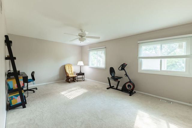 520 Highland Grove Drive, Buffalo Grove, IL 60089