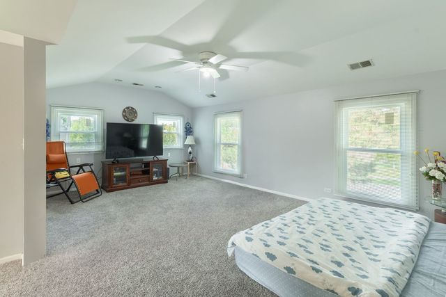 520 Highland Grove Drive, Buffalo Grove, IL 60089