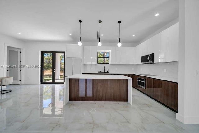 323 LONG AVE S, Lehigh Acres, FL 33974