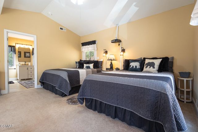 1027 N Highland Drive, Gatlinburg, TN 37738