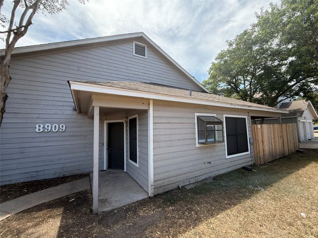 8909 Schick RD A, Austin, TX 78729
