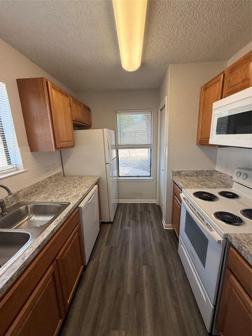 8909 Schick RD A, Austin, TX 78729